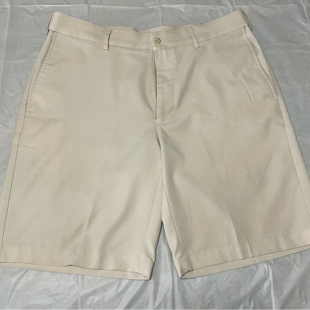 Mens 36W Grand Slam PGA Golf Short, Ivory color 9.5” Inseam/21” Outer seam.